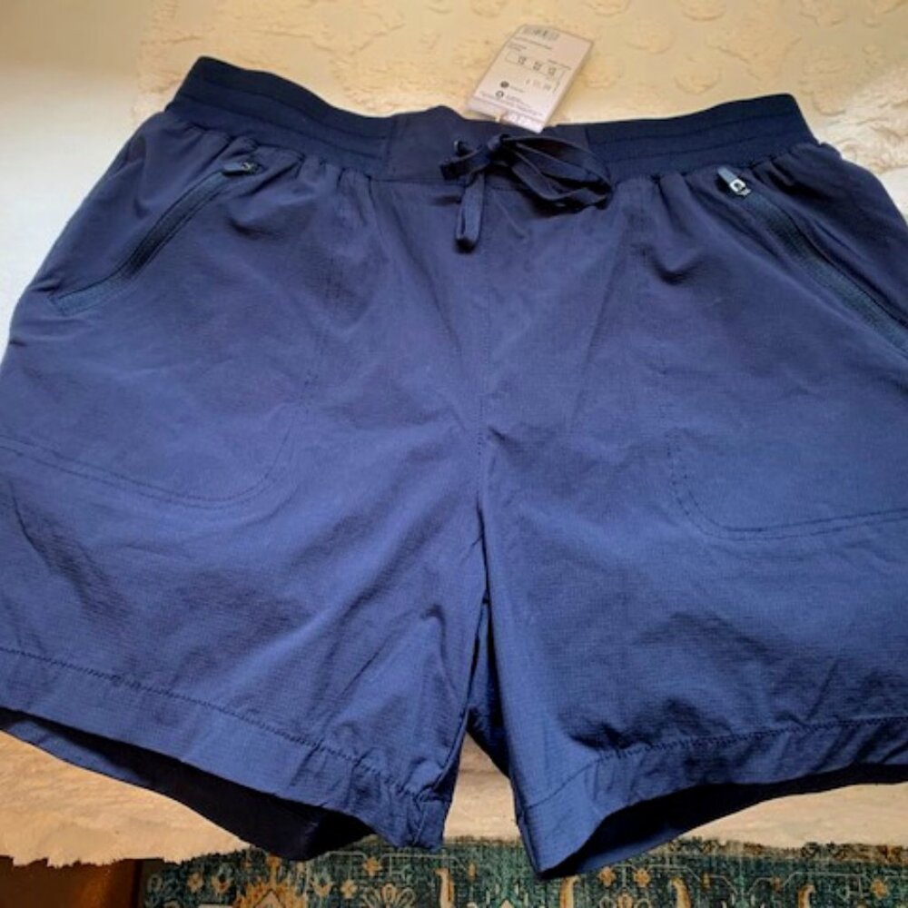 NWT Navy Mountain Warehouse Explorer Shorts Size 10